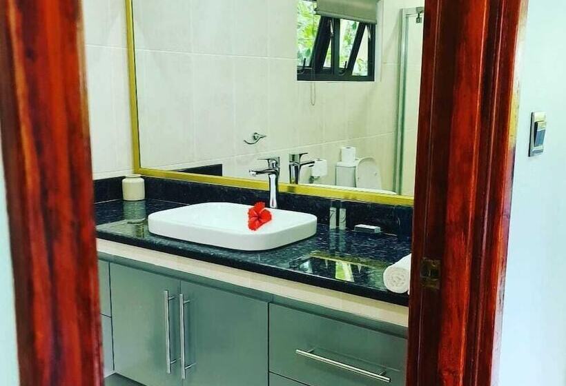 بانگلوی استاندارد, Casa De Leela Self Catering Guest House