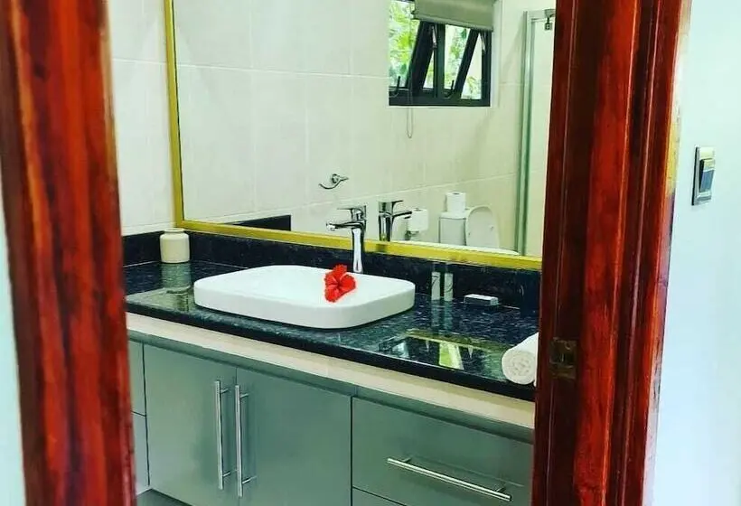 بانگلوی استاندارد, Casa De Leela Self Catering Guest House