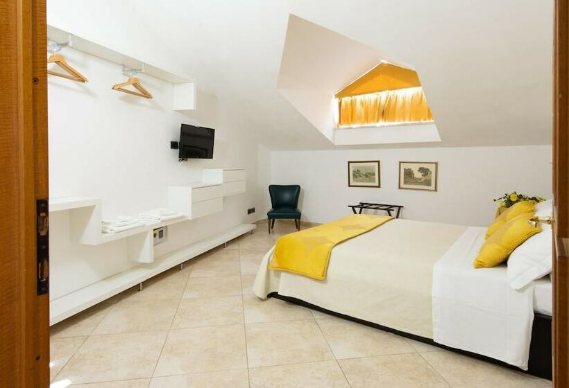 آپارتمان 2 خوابه, L Insolita Reggia