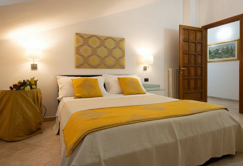 آپارتمان 2 خوابه, L Insolita Reggia