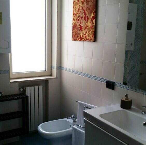 آپارتمان 2 خوابه, L Insolita Reggia