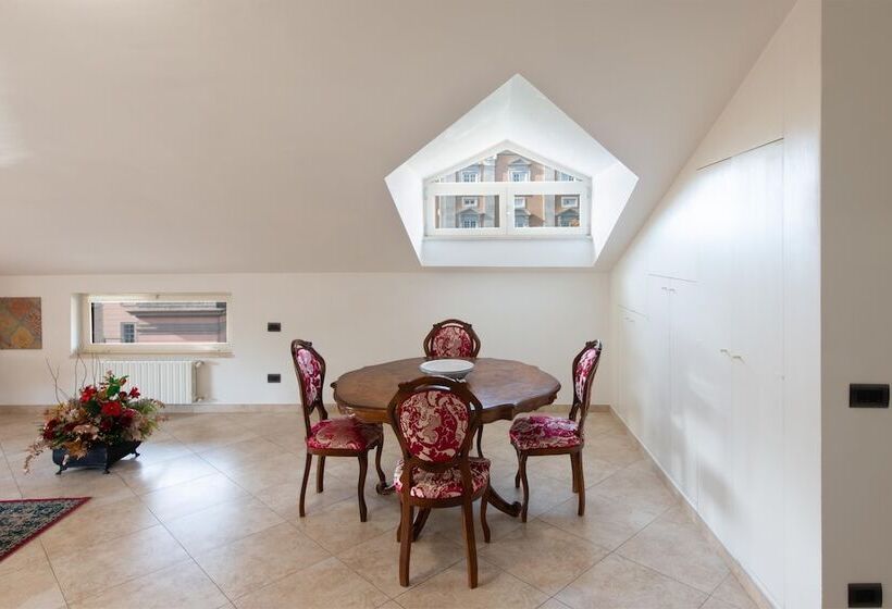 آپارتمان 2 خوابه, L Insolita Reggia