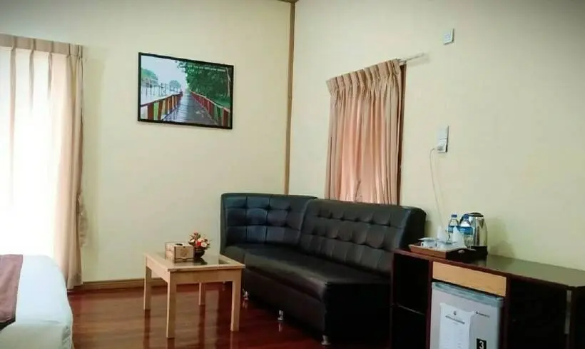 اتاق لوکس با چشم‌انداز دریاچه, Moe Yun Gyi Wetlands Resort