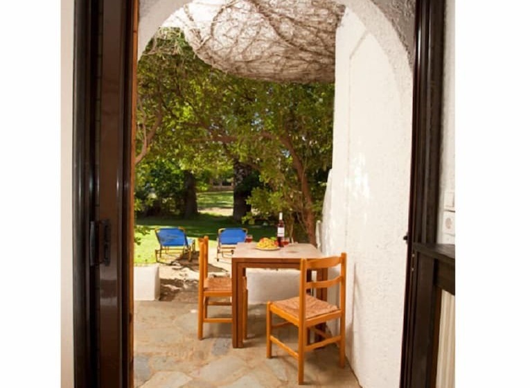 חדר סטודיו סטנדרד, Damnoni Paradise