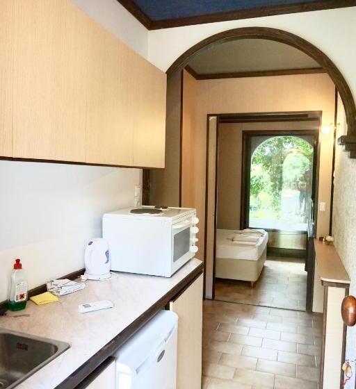 חדר סטודיו סטנדרד, Damnoni Paradise