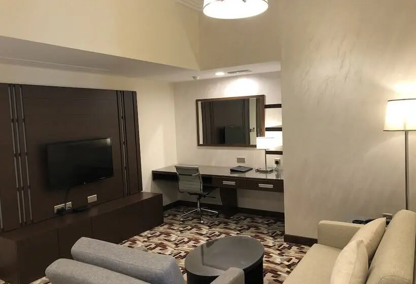 سوییت اجرایی, Al Murooj Grand
