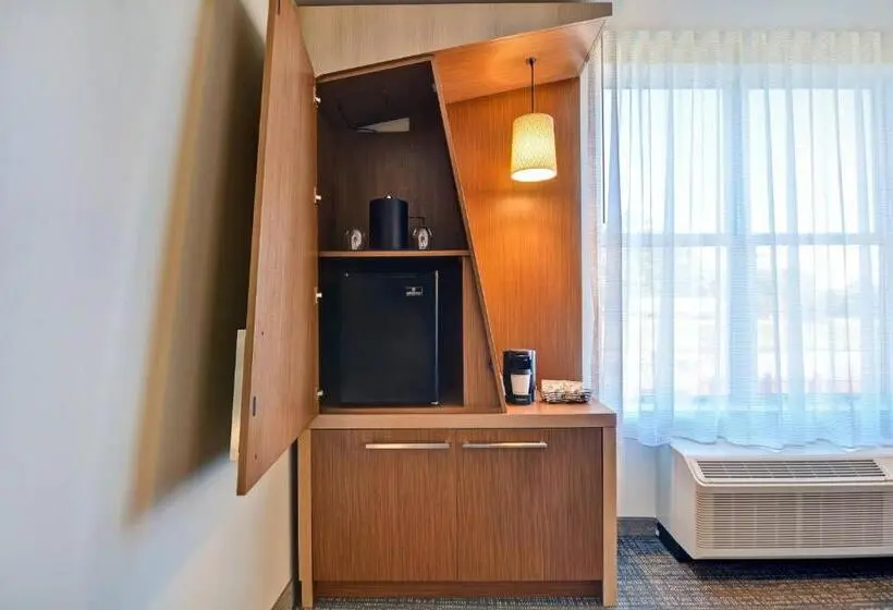 キングサイズベッドのスタンダードルーム, Courtyard By Marriott Jackson Madison
