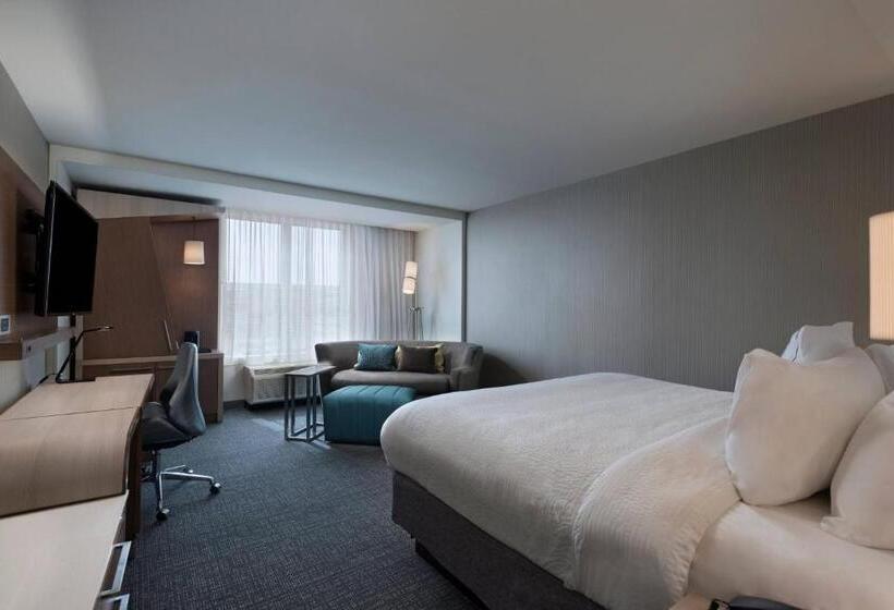 غرفة قياسية سرير كينج, Courtyard By Marriott Jackson Madison