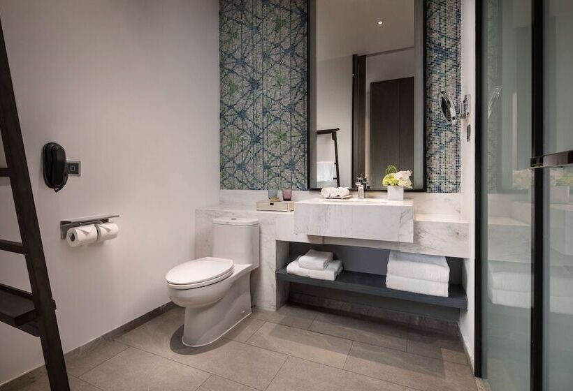 Номер Deluxe Вид на Море с Балконом, Doubletree By Hilton Qingdao Oriental Movie Metropolis