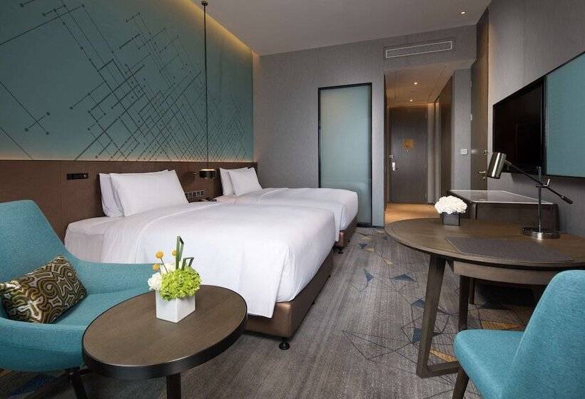 Номер Deluxe Вид на Море с Балконом, Doubletree By Hilton Qingdao Oriental Movie Metropolis