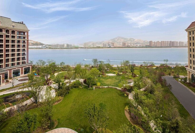 Номер Deluxe Вид на Море с Балконом, Doubletree By Hilton Qingdao Oriental Movie Metropolis
