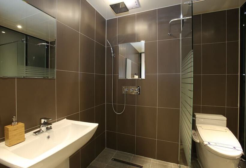 חדר דלוקס, Gimpo Pentastar