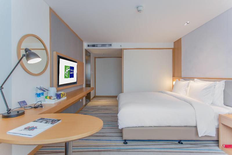 חדר סטנדרט עם מיטת קינג, Holiday Inn Express Ya An City Center By Ihg