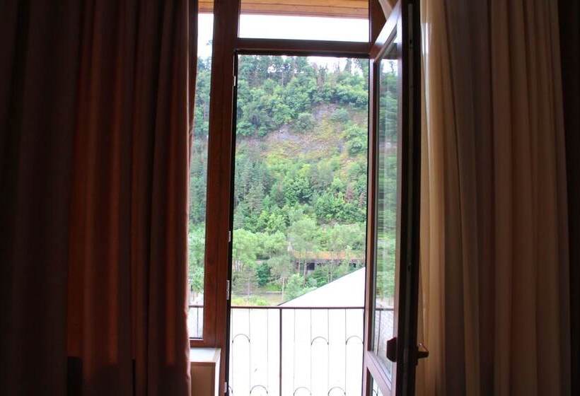 اتاق استاندارد سه نفره, Old Borjomi