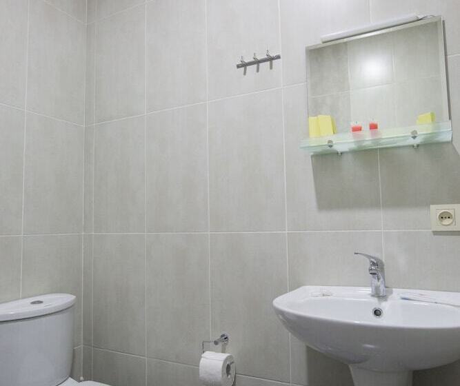 اتاق استاندارد چهار تخته, Old Borjomi