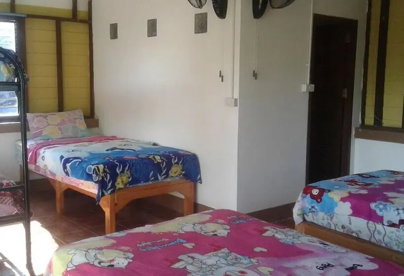 تختخواب در اتاق مشترک, Happy House Backpacker Hostel