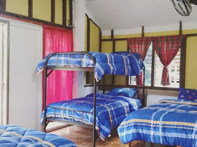 تختخواب در اتاق مشترک, Happy House Backpacker Hostel