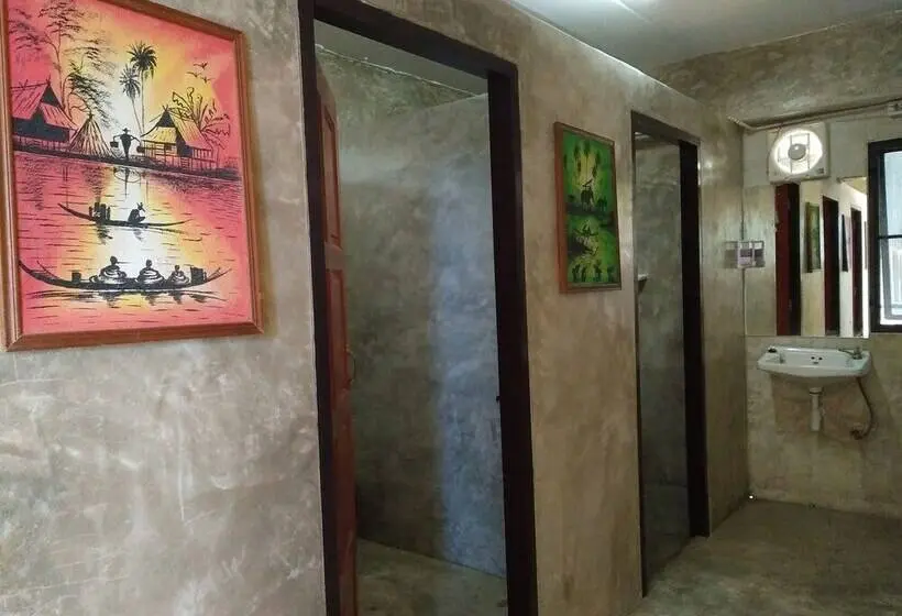 تختخواب در اتاق مشترک, Happy House Backpacker Hostel
