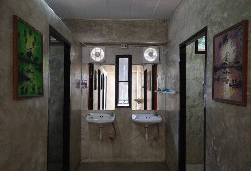 Кровать в Общей Комнате, Happy House Backpacker   Hostel