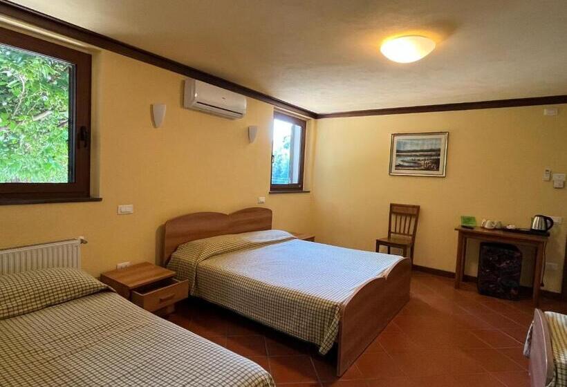 スタンダード4人部屋, Alloggio Agrituristico Ronchi Di Fornalis