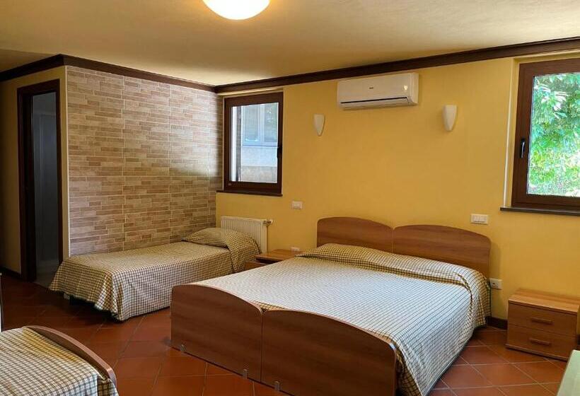 スタンダード4人部屋, Alloggio Agrituristico Ronchi Di Fornalis