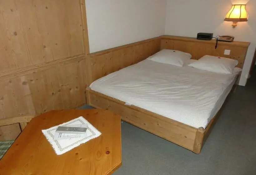 Standard Enkelrum, Alte Post
