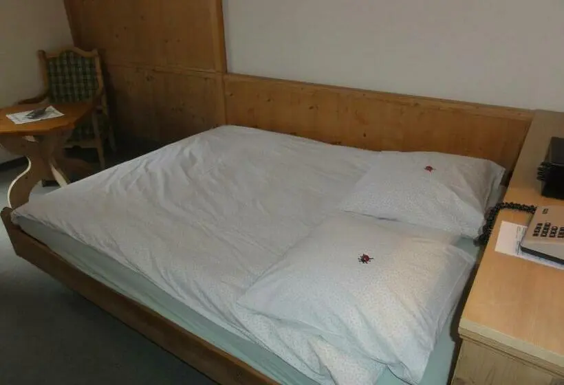 Standard Enkelrum, Alte Post