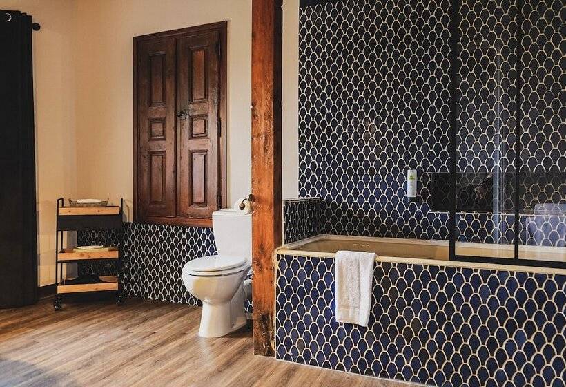 디럭스 룸, Le Château De La Roque Logis Hôtels