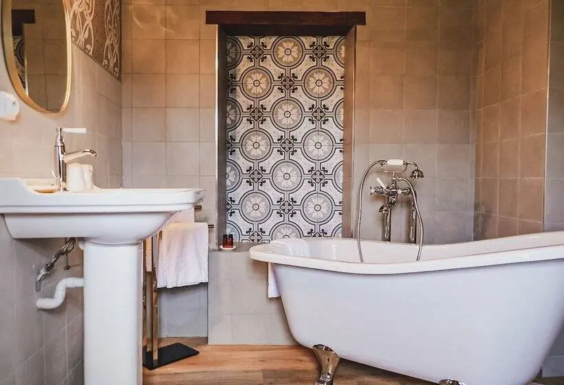デラックスルーム, Le Château De La Roque Logis Hôtels