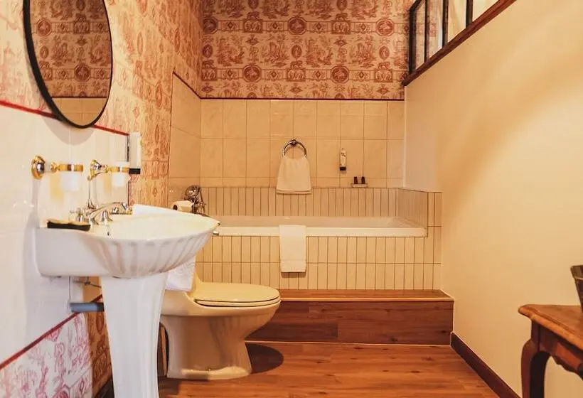 デラックスルーム, Le Château De La Roque Logis Hôtels
