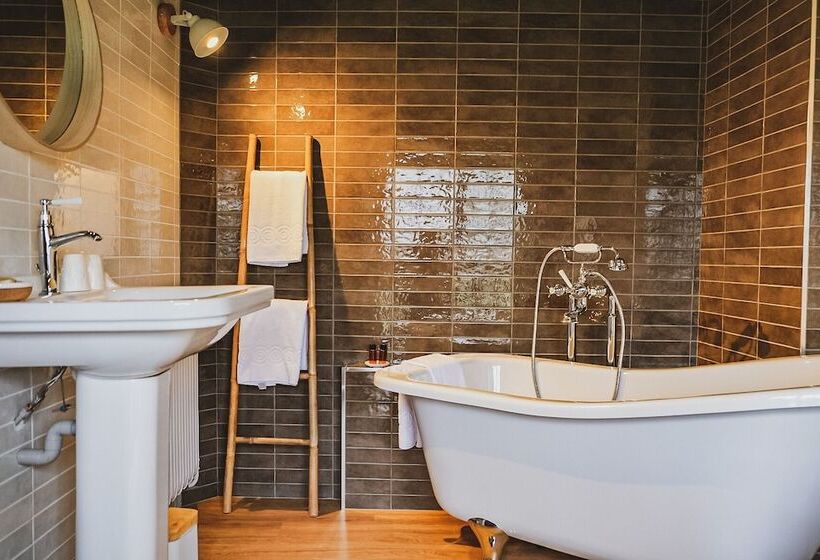 디럭스 룸, Le Château De La Roque Logis Hôtels