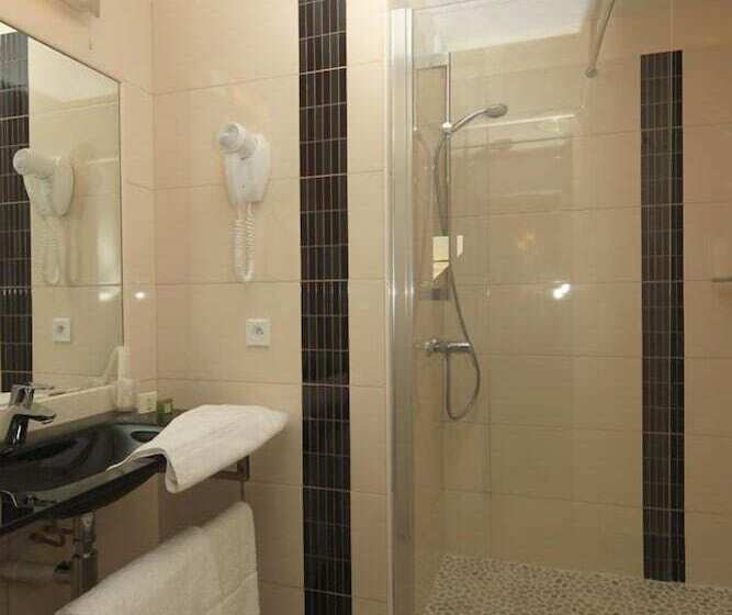 غرفة قياسية ثلاثية, Auberge De La Xaintrie