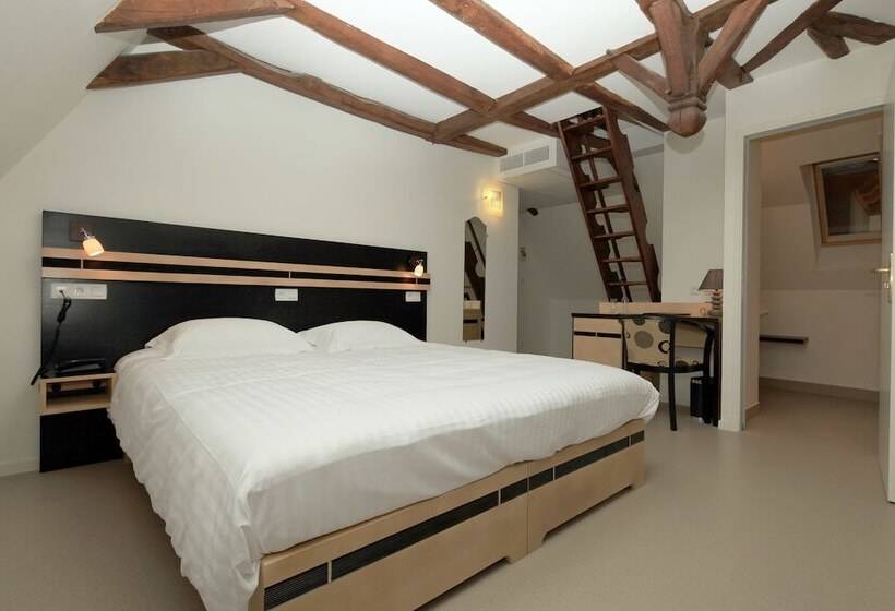 Номер Стандарт Трехместный, Auberge De La Xaintrie