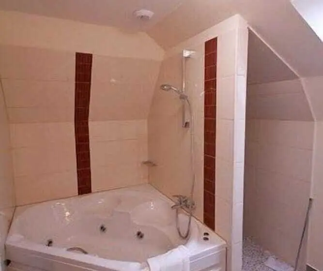 スタンダード４人部屋, Auberge De La Xaintrie