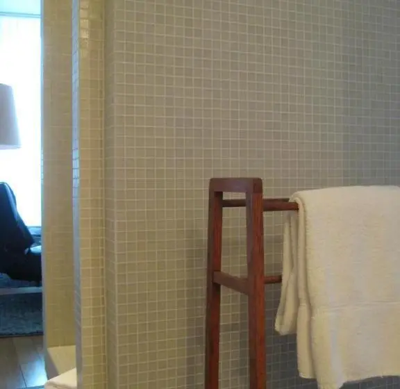 Standardzimmer Kingsize Bett, Restaurant Schwert Thun