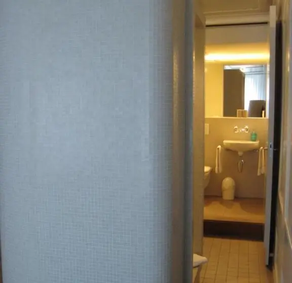 Standardzimmer Kingsize Bett, Restaurant Schwert Thun