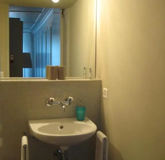 Standardzimmer Kingsize Bett, Restaurant Schwert Thun