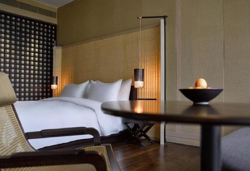 اتاق لوکس با تخت بزرگ, The Ruma Hotel And Residences