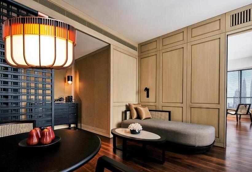 سوئیت دولوکس با چشم‌انداز, The Ruma Hotel And Residences