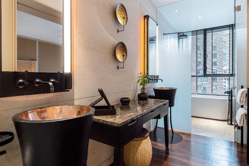 اتاق لوکس با تخت بزرگ, The Ruma Hotel And Residences