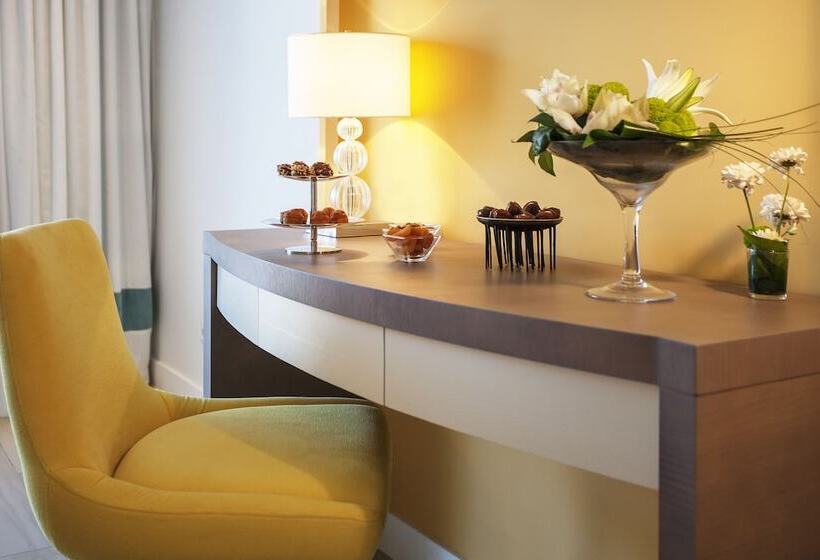 プールの見えるデラックスルーム, The View Bouznika