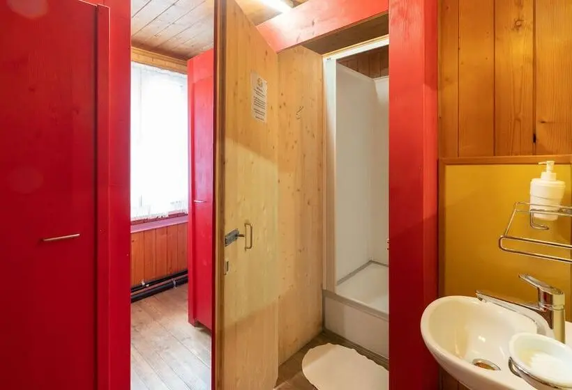 浴室共有ベーシックルーム, Lake Lodge Hostel