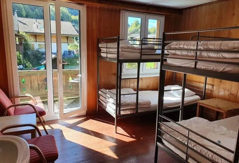 浴室共有ベーシック4人用ルーム, Lake Lodge Hostel