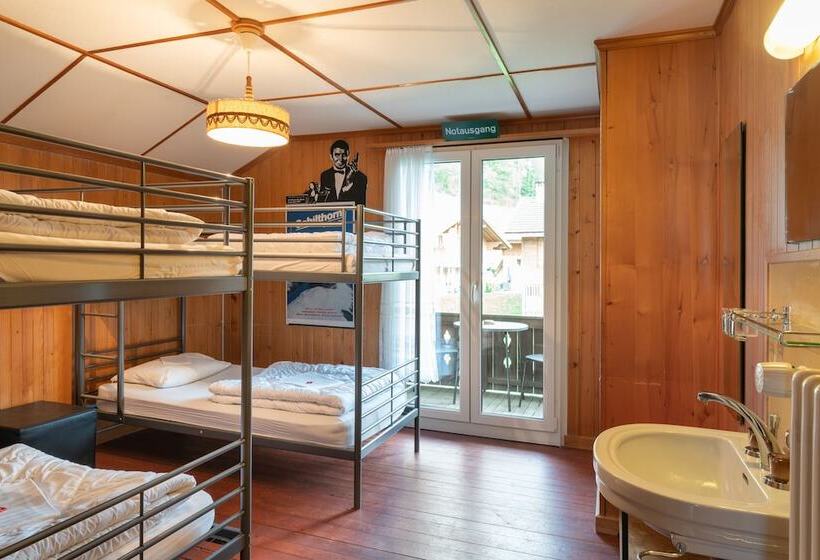 4 Bett Basic Zimmer Geteiltes Bad, Lake Lodge Hostel