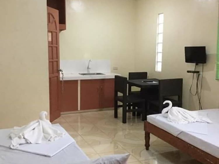 חדר משפחתי, N & F Guest House