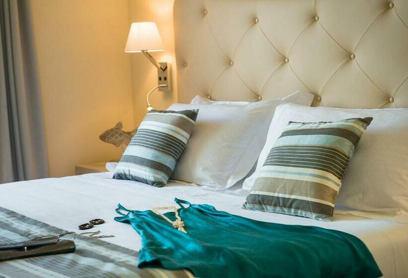 サイドオーシャンビューバルコニー付スタンダードルーム, Grand Hotel Pietra Ligure