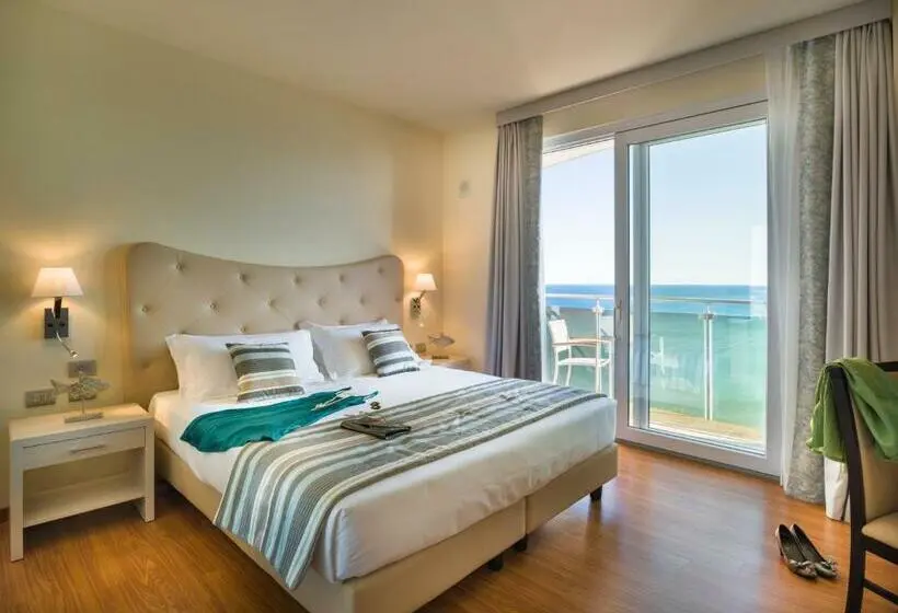 オーシャンビュースタンダードルーム, Grand Hotel Pietra Ligure