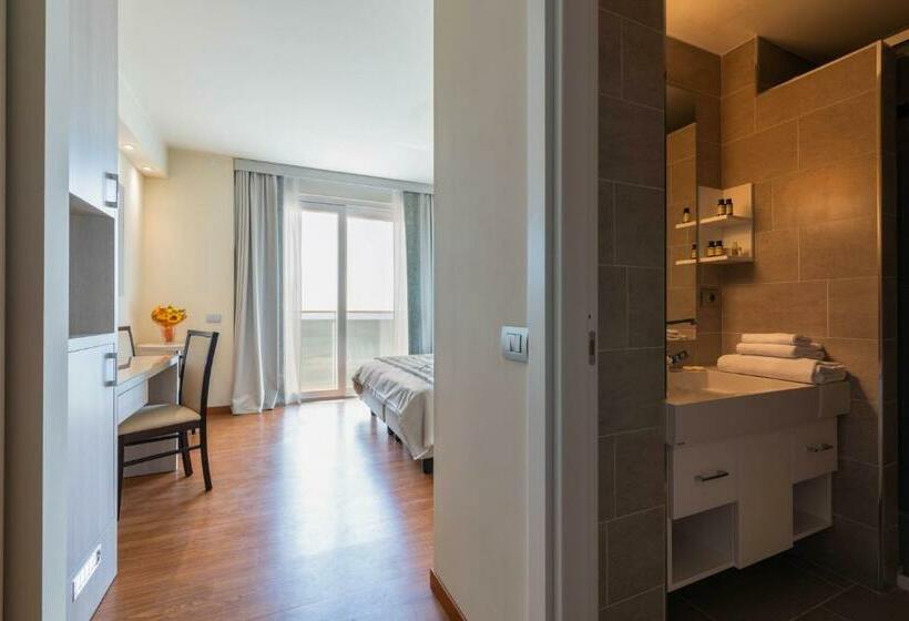 オーシャンビュースイート, Grand Hotel Pietra Ligure