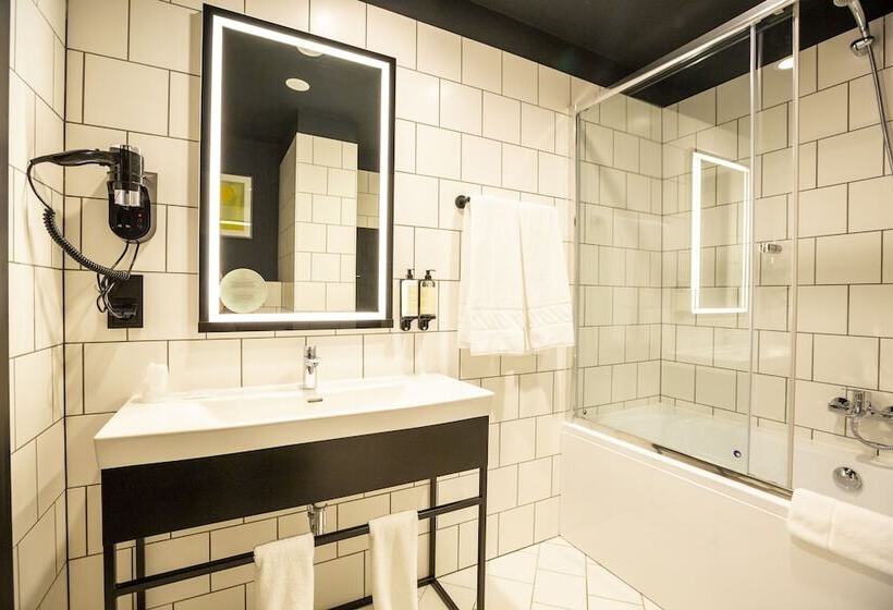 جناح, Arche Hotel Krakowska