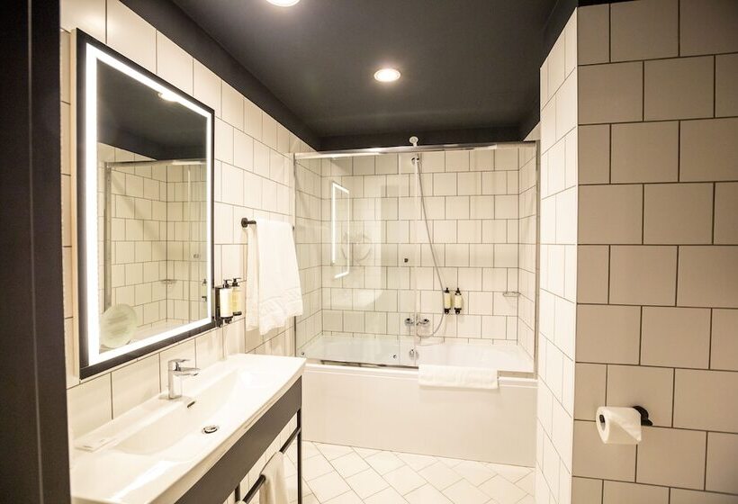 جناح, Arche Hotel Krakowska